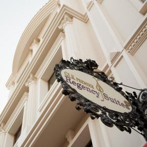 GLK PREmIER Regency Suites  Spa