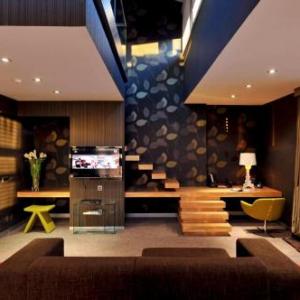 Vernazza Suites Hotel