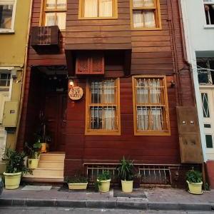 Blue Eye Suites 