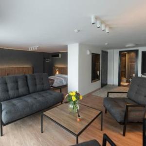Casa Rosso Suites