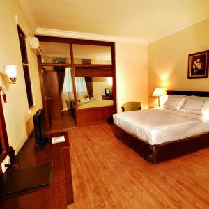 Golden Crown Hotel