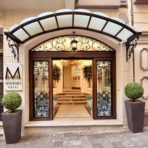 Mirrors Hotel