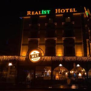 Realist Hotel