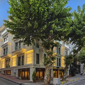Grand Naki Hotel