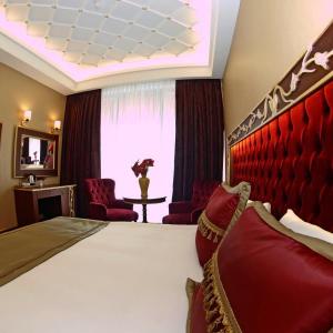 MB Deluxe Hotel