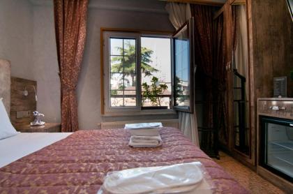 Grand Ambiance Hotel - image 19