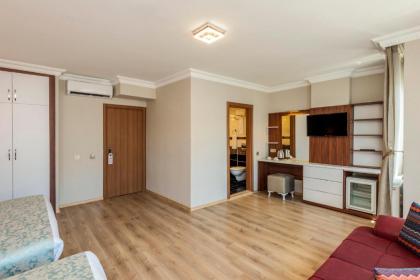 Kupeli Hotel - image 20