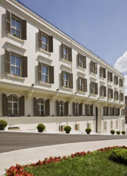 Tomtom Suites - image 1