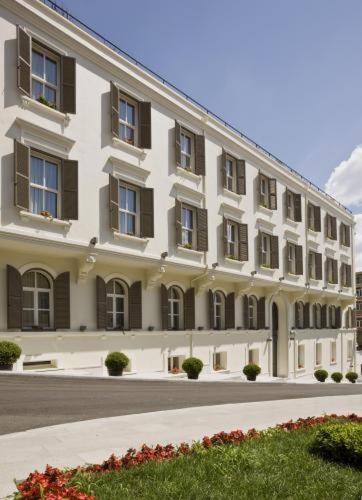 Tomtom Suites - main image