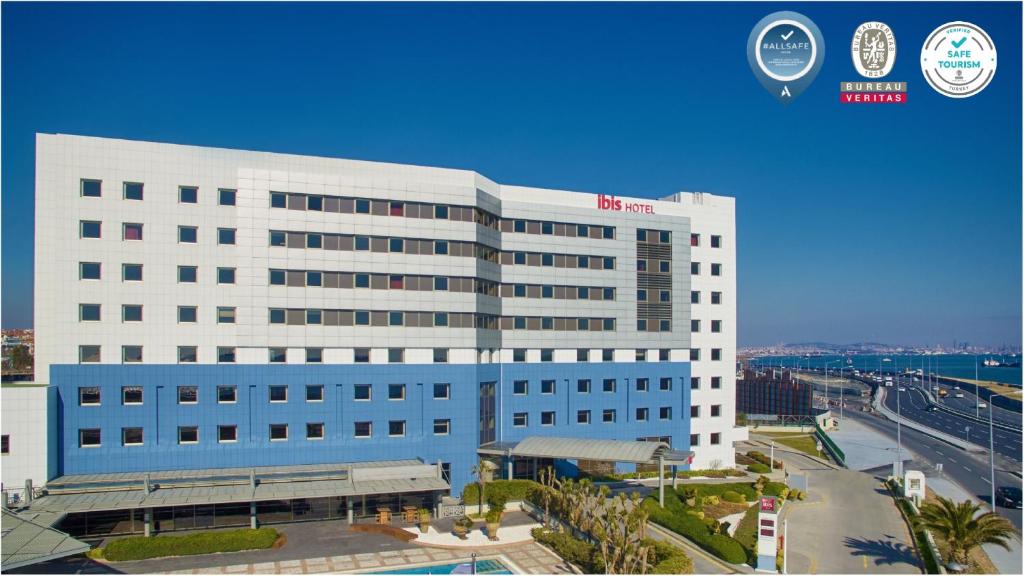 Ibis Istanbul - main image