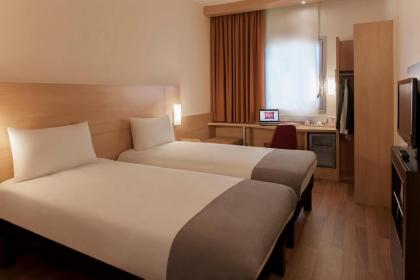 Ibis Istanbul - image 12