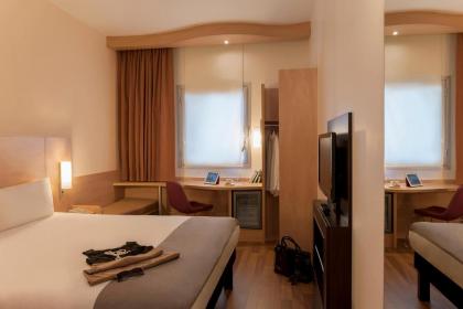 Ibis Istanbul - image 13