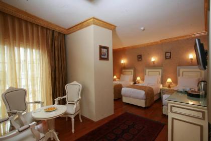 Maywood Hotel - image 11