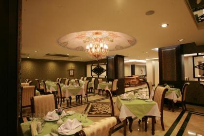 Maywood Hotel - image 15