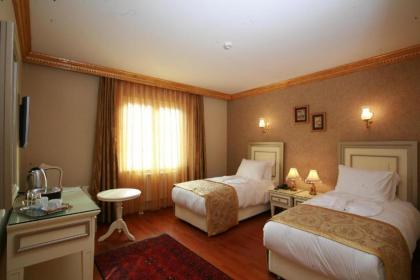 Maywood Hotel - image 17