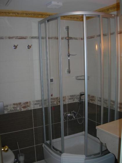 Maywood Hotel - image 18