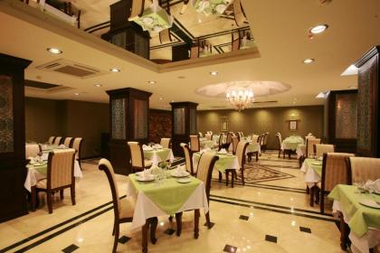 Maywood Hotel - image 2