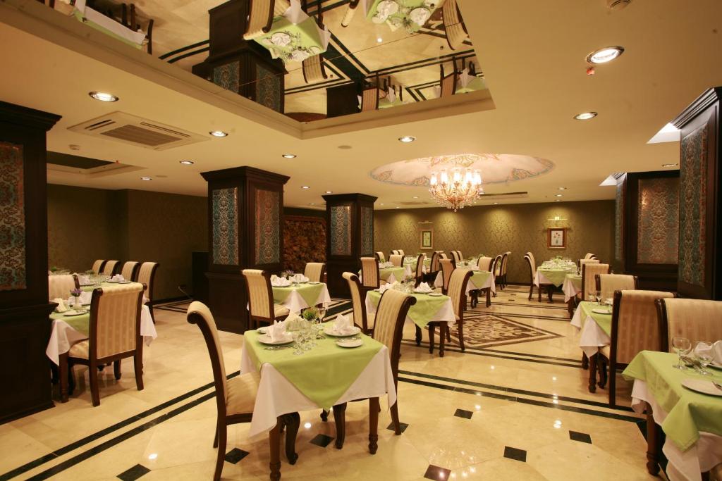 Maywood Hotel - image 2
