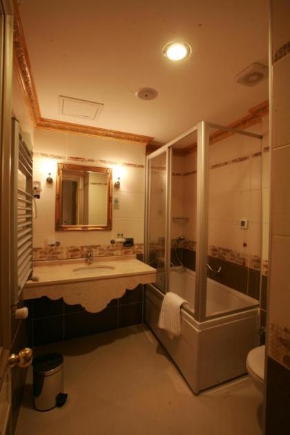 Maywood Hotel - image 3