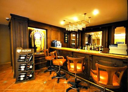 Golden Crown Hotel - image 6