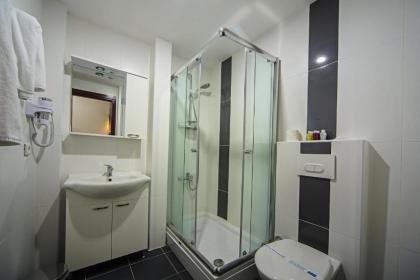 Hippodrome Hotel - image 3