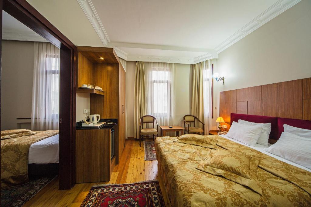 Hippodrome Hotel - image 4