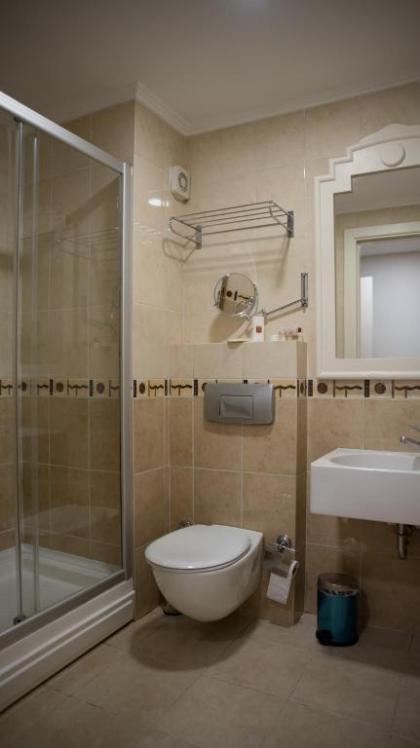 Taksim Metropark Hotel - image 18