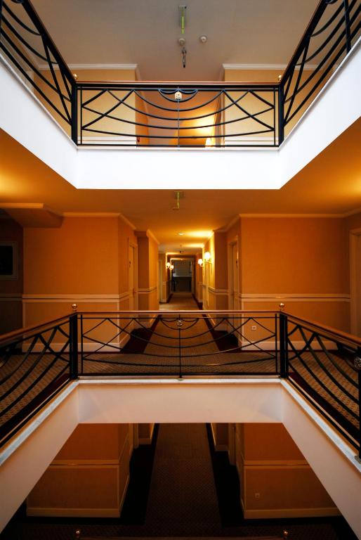 Taksim Metropark Hotel - image 3