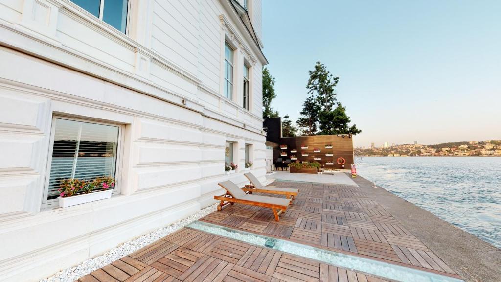Ajia Hotel - image 2