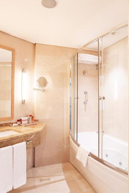 Ramada Plaza Istanbul City Center - image 10