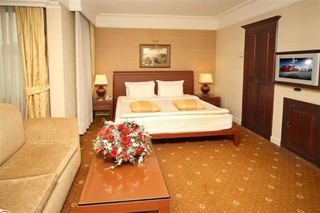 Cartoon Hotel - image 5