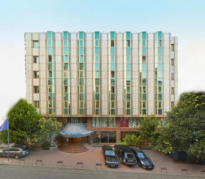 All Seasons Hotel - image 1