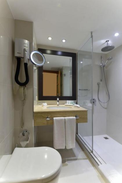 Mövenpick Hotel Istanbul Bosphorus - image 13