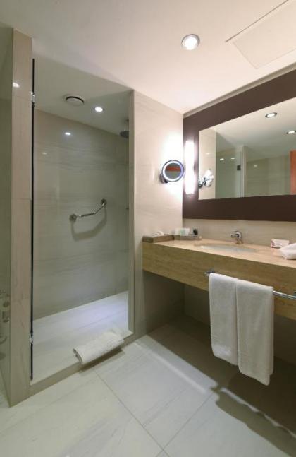 Mövenpick Hotel Istanbul Bosphorus - image 9