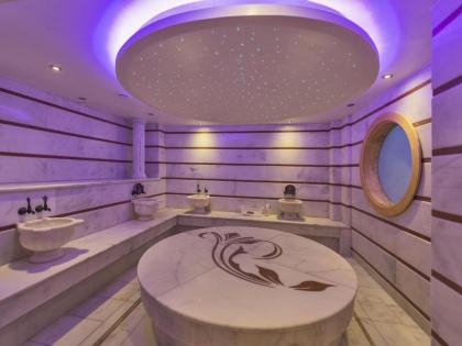 Glorious Hotel - image 20