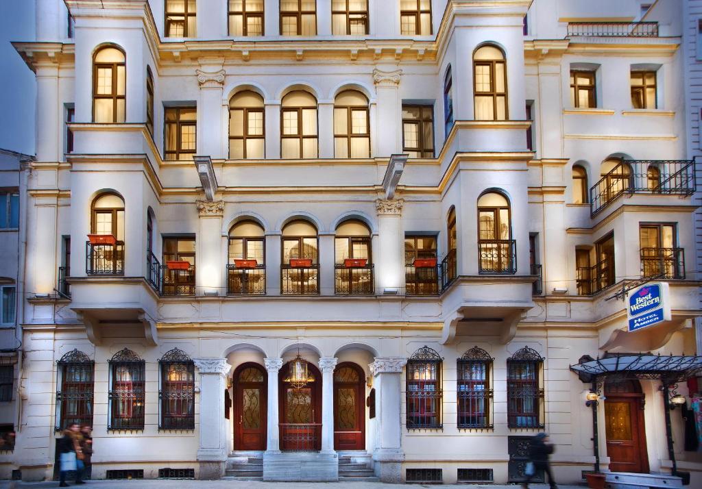 Amber Hotel - main image