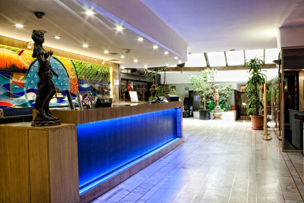 Güneş Hotel Merter - image 4