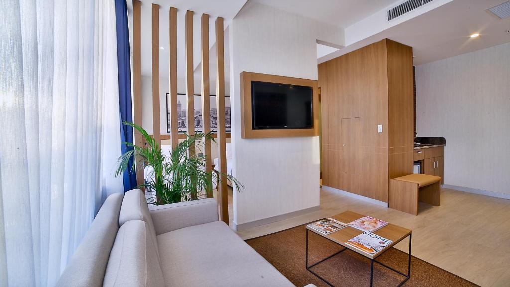 Ramada by Wyndham Istanbul Old City - image 5