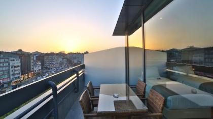 Ramada by Wyndham Istanbul Old City - image 8