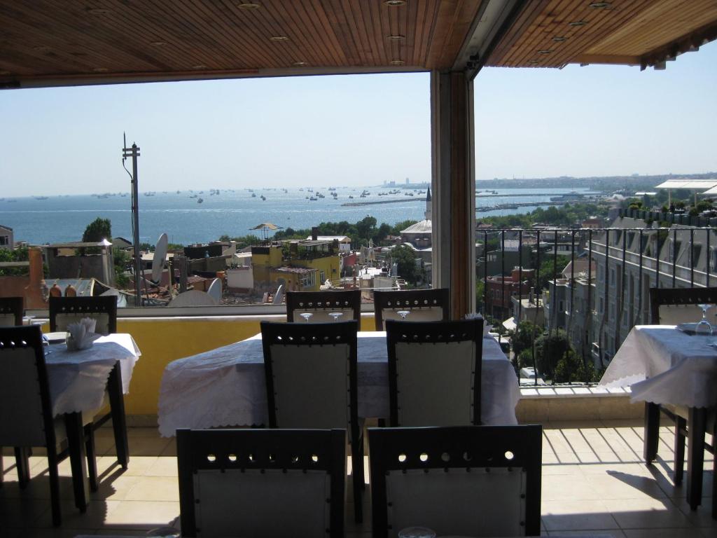 Abella Hotel - image 2