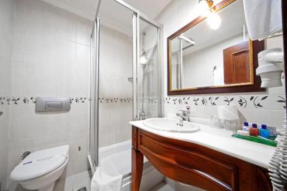 Azade Hotel Istanbul - image 4