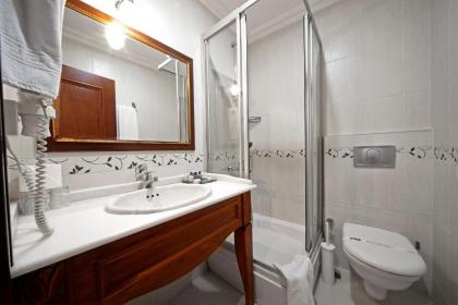 Azade Hotel Istanbul - image 6