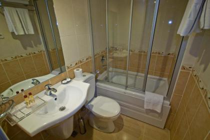 Aspen Hotel - image 9