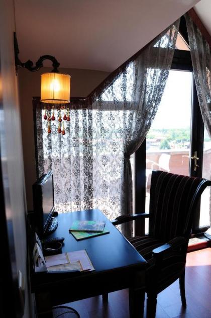 Chatto Hotel - image 4