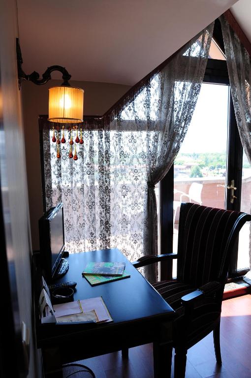 Chatto Hotel - image 4