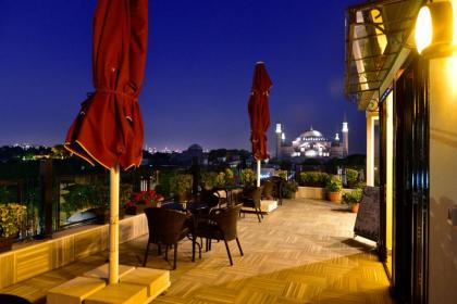 Agora Life Hotel - image 4