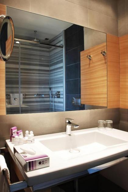 Point Hotel Barbaros - image 10