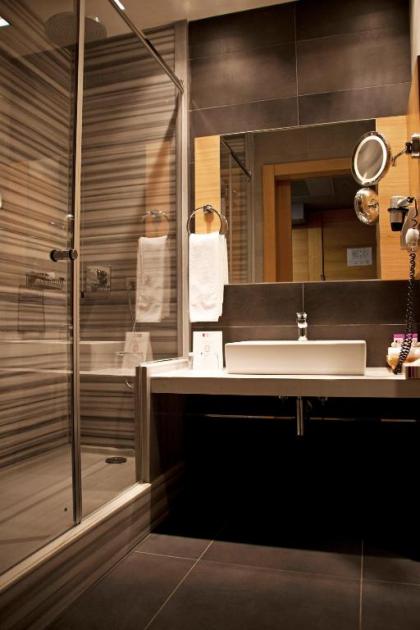 Point Hotel Barbaros - image 11