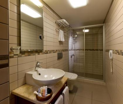 Istanbul Golden City Hotel - image 13