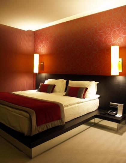 Vernazza Suites Hotel - image 13